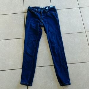 Levi dark skinny jeans. Waist size is 27.